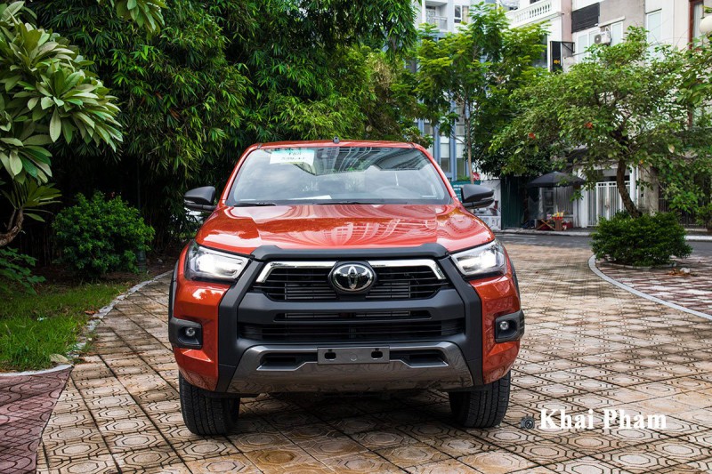 Ảnh đầu xe Toyota Hilux Adventure 2020