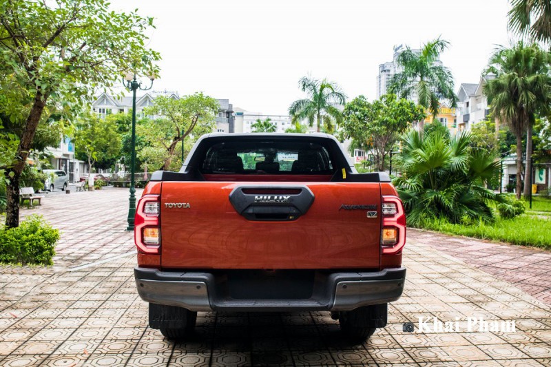 Ảnh Đuôi xe Toyota Hilux Adventure 2020