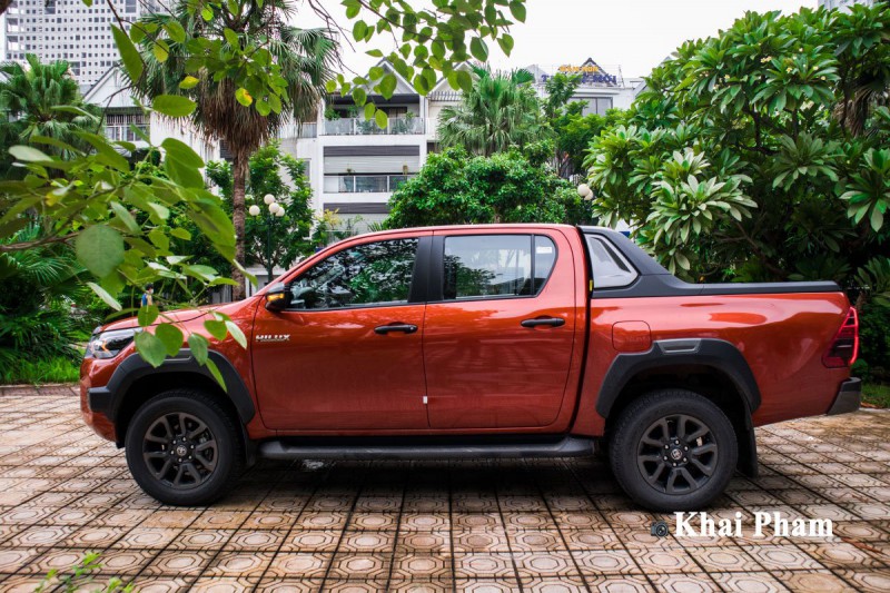 Ảnh Thân xe Toyota Hilux Adventure 2020