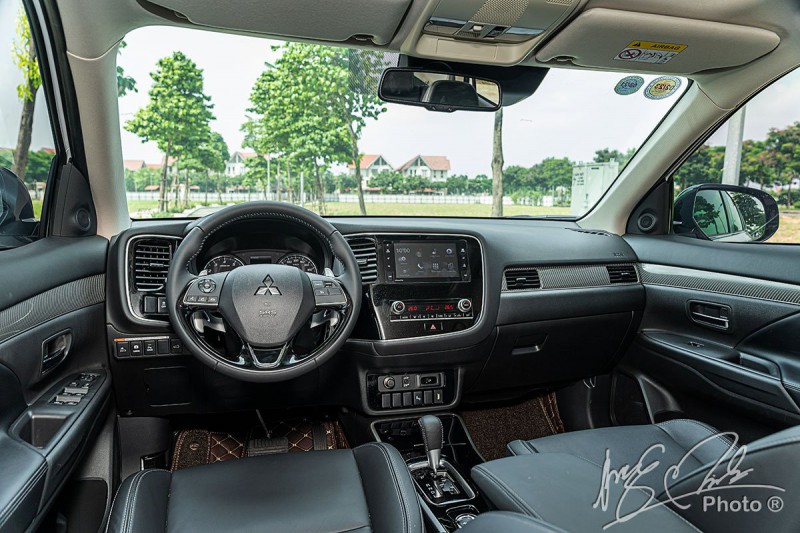 Ảnh Khoang lái xe Mitsubishi Outlander 2020