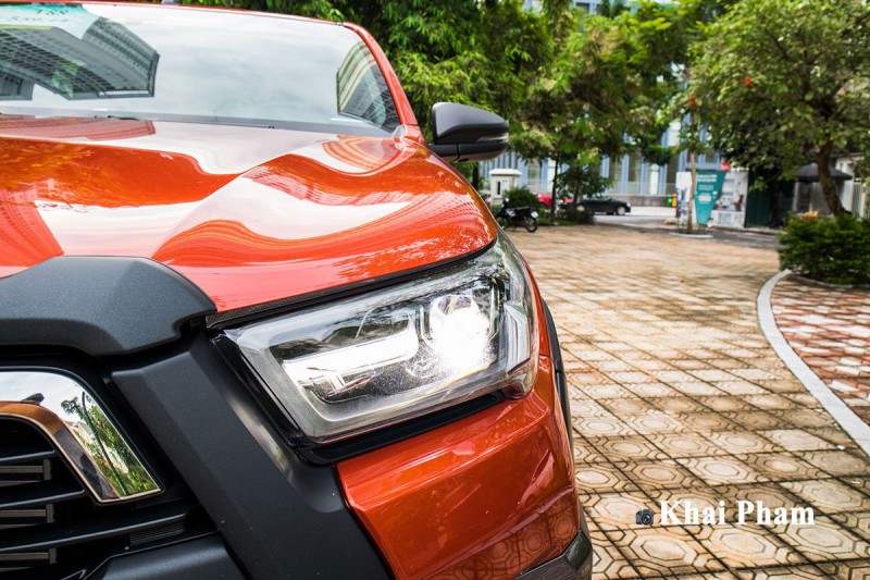 Ảnh Đèn pha xe Toyota Hilux 2020