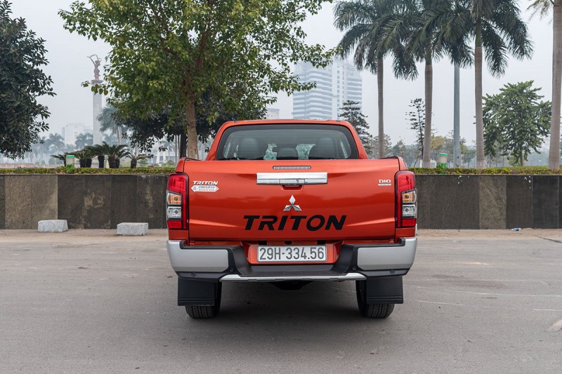 Ảnh đuôi xe Mitsubishi Triton 2020