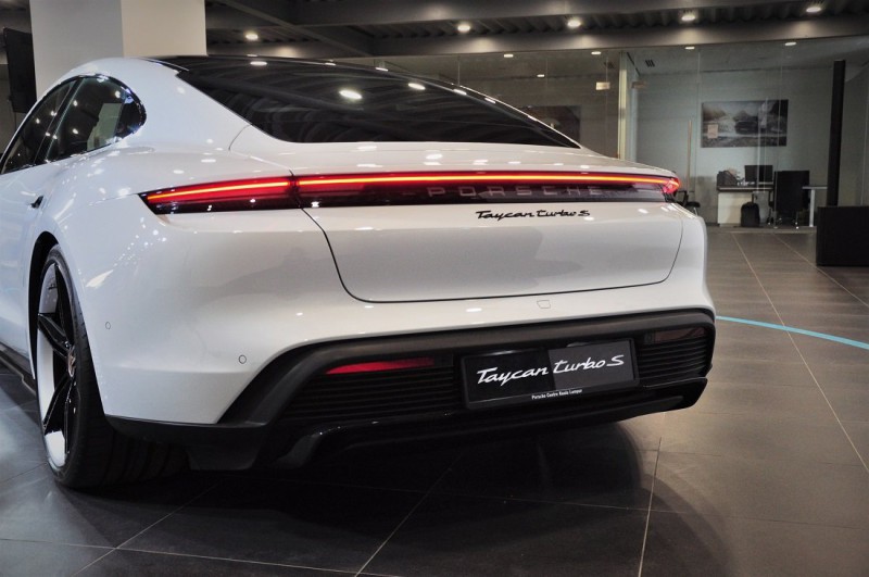 Porsche Taycan 2021 đa dạng biến thể sức mạnh.