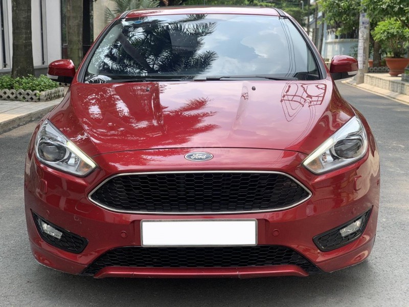 Thiết kế đầu xe Ford Focus 2018 bản Sport 5 cửa 1