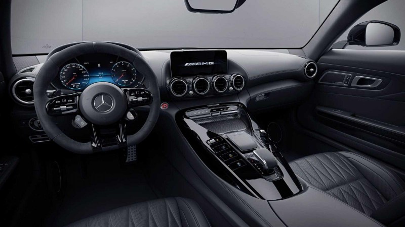 Mercedes-AMG GT 2021 tân tiến tối thượng.