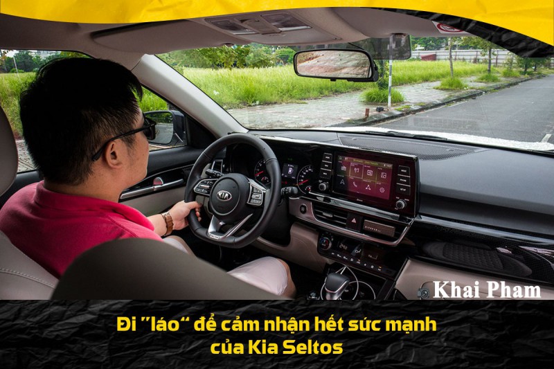 Ảnh lái xe Kia Seltos 2020