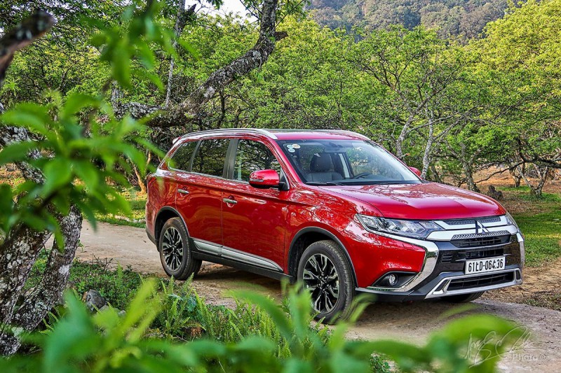 Khách mua Mitsubishi Outlander sẽ nhận bảo hiểm vật chất và quà tặng phụ kiện.