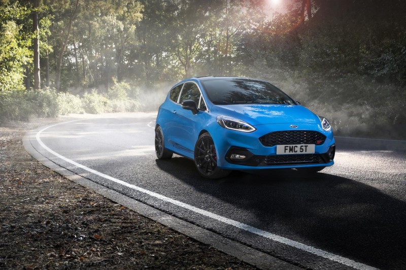 Ford Fiesta ST Edition bản giới hạn báo giá 815 triệu đồng.