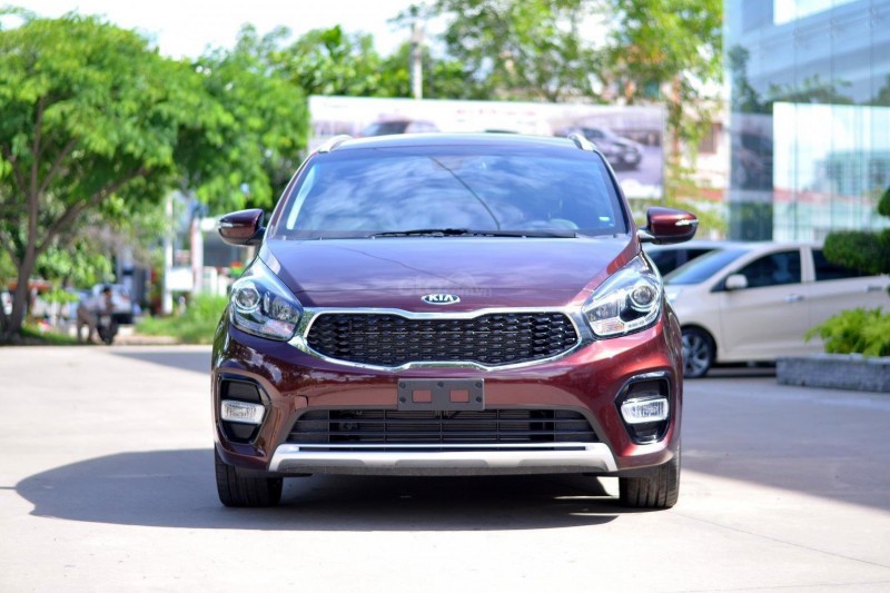 Kia Rondo nhận ưu đãi 1 năm bảo hiểm vật chất.