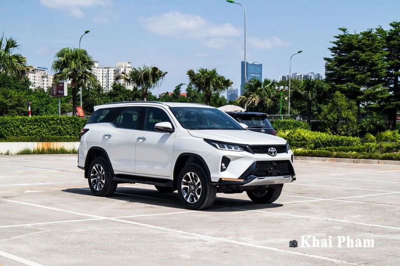 Chi tiết xe Toyota Fortuner Legender 2.4 4x2 AT 2020 mới về đại lý a37