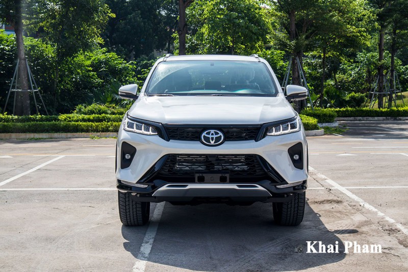 Chi tiết xe Toyota Fortuner Legender 2.4 4x2 AT 2020 mới về đại lý a3