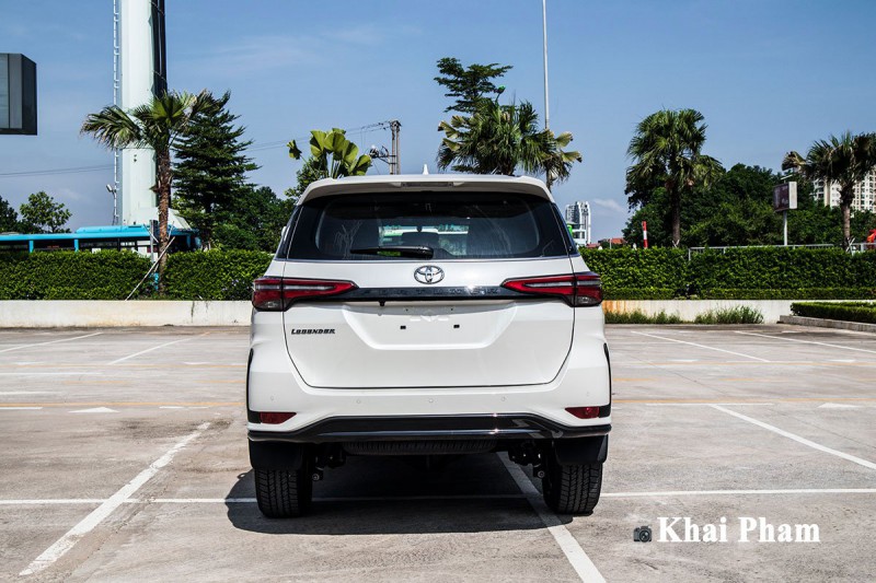 Chi tiết xe Toyota Fortuner Legender 2.4 4x2 AT 2020 mới về đại lý a13