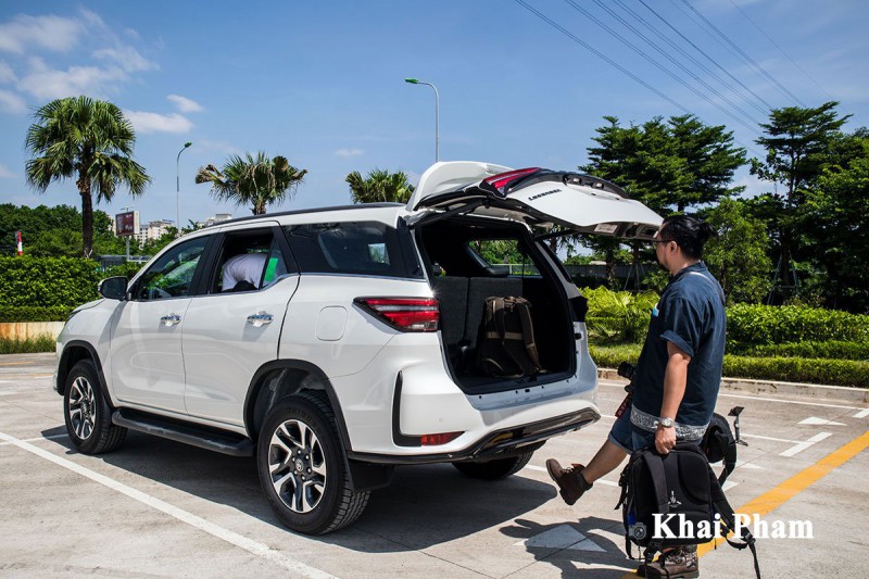 Chi tiết xe Toyota Fortuner Legender 2.4 4x2 AT 2020 mới về đại lý a34