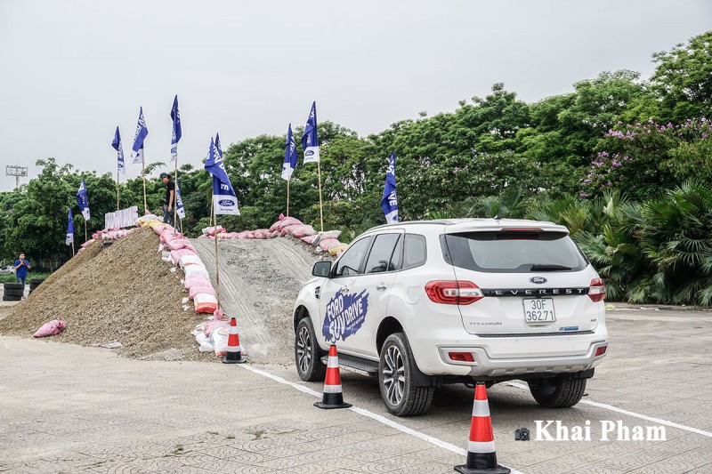 Ảnh Vận hành xe Ford Everest 2020