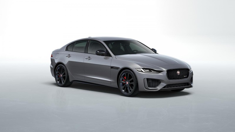 Jaguar XE 2021 giảm giá mạnh, bổ sung động cơ diesel hyrbrid.