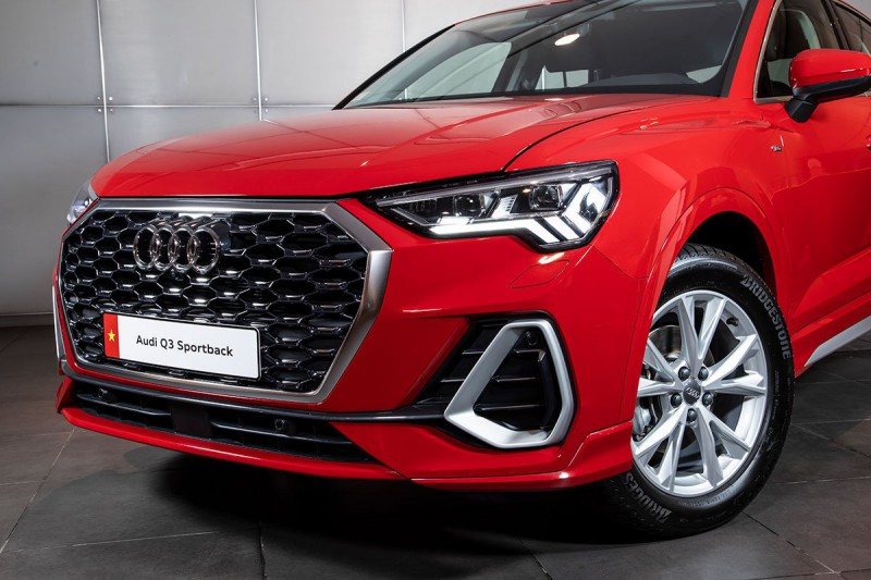 Lưới tản nhiệt của Audi Q3 Sportback được làm mới khác biệt so với mẫu Q3.