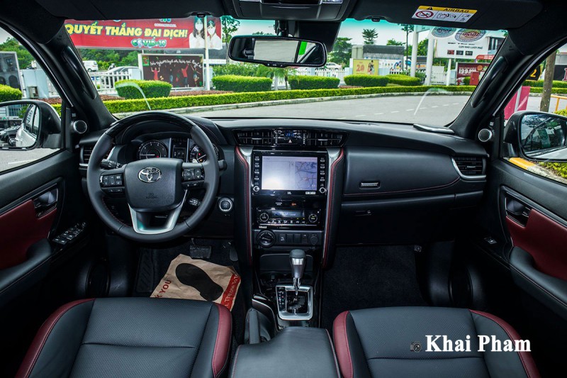 Ảnh Khoang lái xe Toyota Fortuner 2020