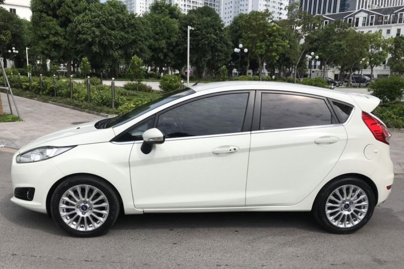 Thiết kế thân xe Ford Fiesta 2015 1