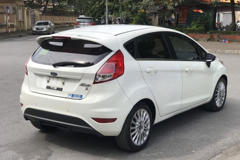 Thiết kế đuôi xe Ford Fiesta 2015 1