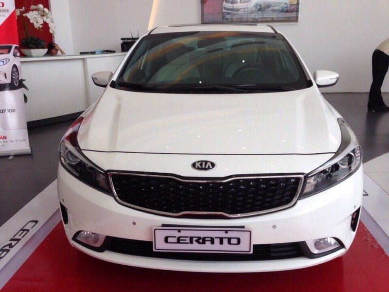 Đầu xe Kia Cerato 2016.