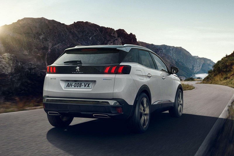 Đánh giá xe Peugeot 3008 2021 về thiết kế đuôi xe.