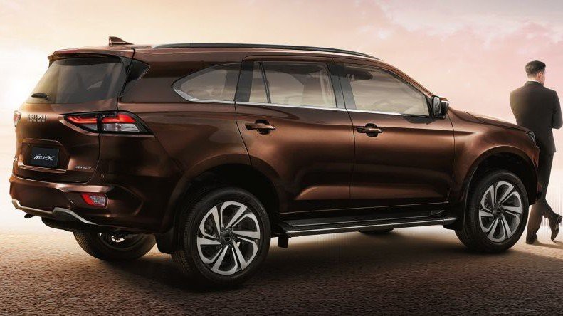 Thiết kế đuôi xe Isuzu mu-X 2021 1