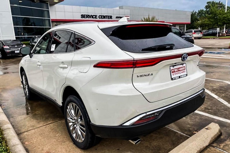 Hình ảnh thực tế Toyota Venza 2021, đại lý tư nhân Việt chào bán với giá xe sang  a6