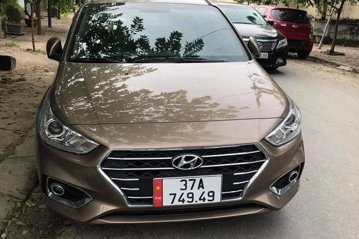 Hyundai Accent mang biển số 37A-649.49 1