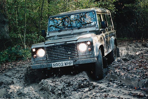 Land Rover Defender huyền thoại có cơ hội hồi sinh dưới tay Bowler.