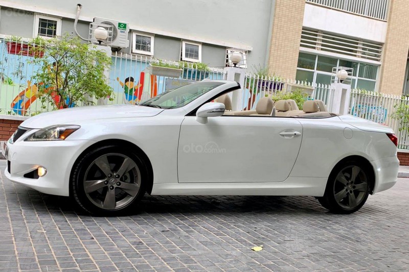 Thiết kế thân xe Lexus IS250C 2011 a1