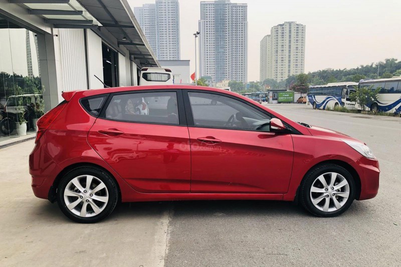 Thiết kế thân xe Hyundai Accent 2015 hatchback 1