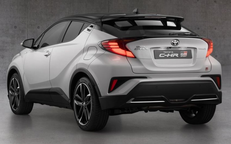 Toyota C-HR 2021 GR Sport tinh chỉnh, nâng tầm hấp dẫn.