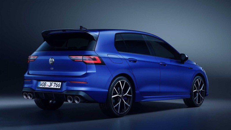 Volkswagen Golf R 2022 ẩn chứa sức mạnh hùng dũng.