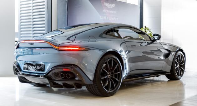 Aston Martin Vantage Dark Knight Edition được tinh chỉnh đặc biệt.