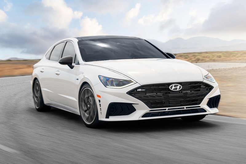 Hyundai Sonata 2021 N-Line mạnh hơn trước với hiệu suất phù hợp với ngoại hình thể thao.