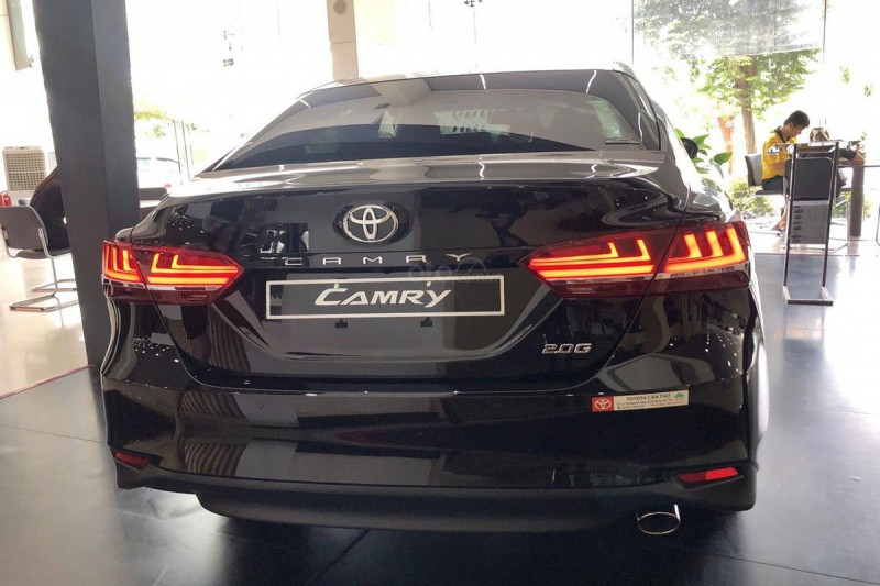 Thiết kế đuôi xe Toyota Camry 2.0G "độ" phong cách Lexus 1