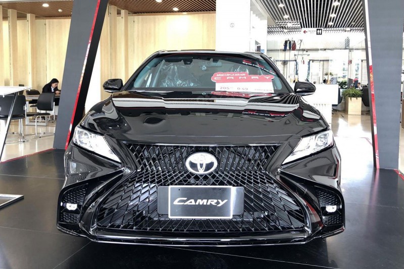 Thiết kế đầu xe Toyota Camry 2.0G "độ" phong cách Lexus 1