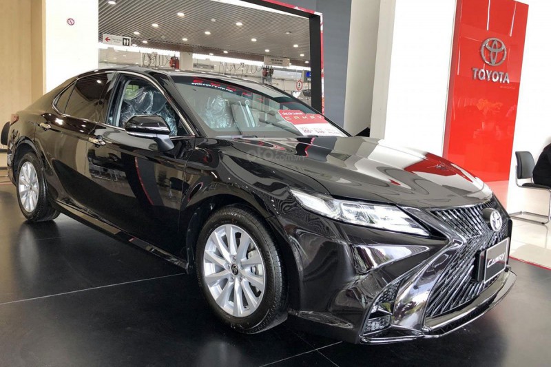 Thiết kế thân xe Toyota Camry 2.0G "độ" phong cách Lexus 1