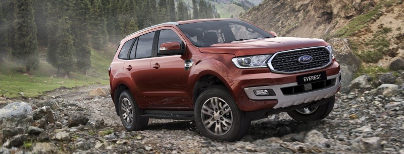 Ford Everest 2021 mới tiếp tục trang bị động cơ 2.0L mạnh mẽ.