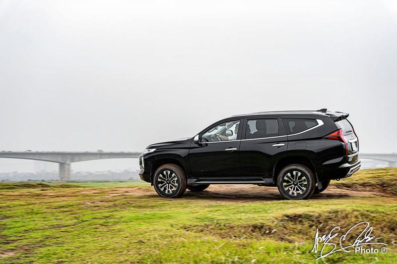 Mitsubishi Pajero Sport 2020 là một trong những chiếc SUV 7 chỗ có khả năng vận hành xuất sắc.