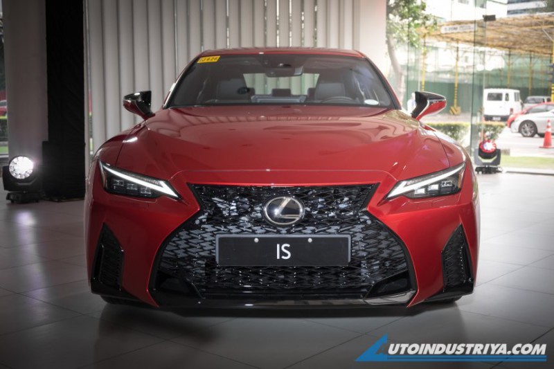 Lexus IS 2021 F Sport cực kỳ hấp dẫn.