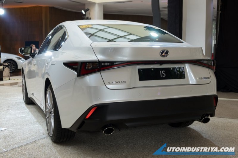 Lexus IS 2021 Premier cũng là 1 lựa chọn cực kỳ đáng cân nhắc.