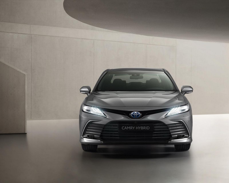 Thiết kế đầu xe Toyota Camry Hybrid 2021 1