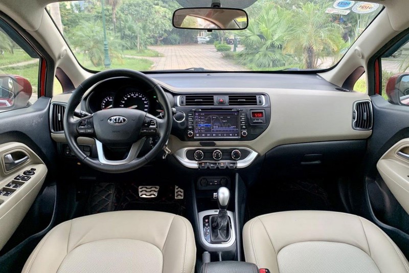 Khoang cabin xe Kia Rio 2016 sedan 1