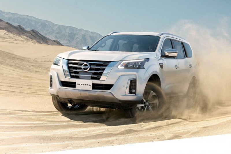 Nissan Terra 2021 mạnh mẽ và nhạy bén.