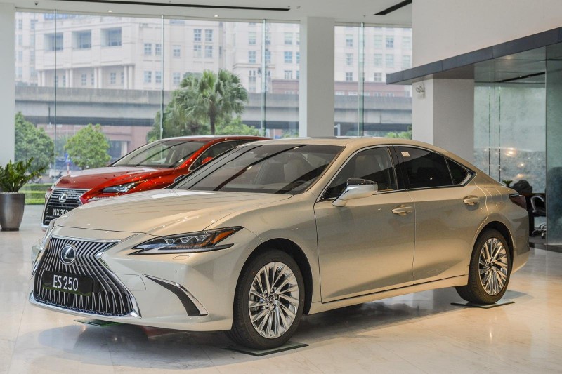 Lexus ES 2021 ra mắt khách Việt 1