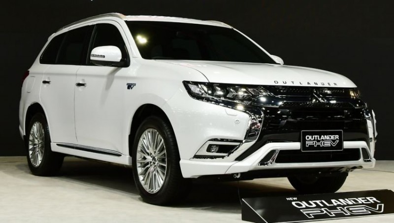 Mitsubishi Outlander 2021 PHEV có giá khởi điểm gần 1,3 tỷ đồng.