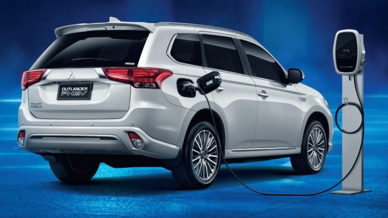 Mitsubishi Outlander 2021 PHEV thân thiện môi trường sản xuất nội địa.