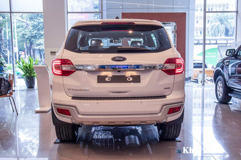 Ảnh chính diện Đuôi xe Ford Everest 2021