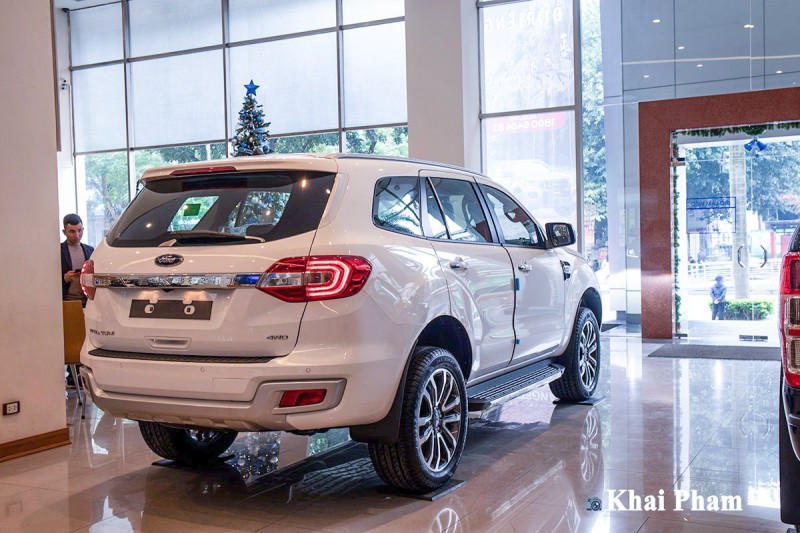 Ảnh chính diện Thân xe Ford Everest 2021